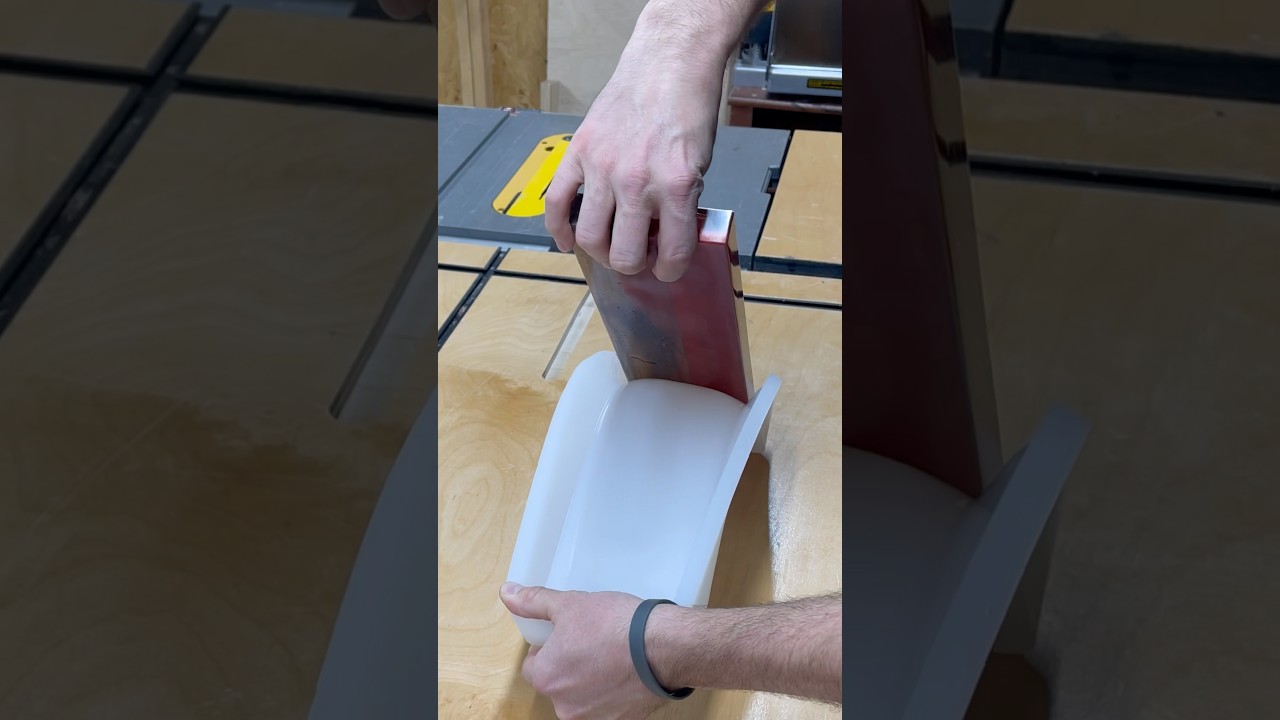 Silicone mold + mold release spray = easy epoxy demolding ✅