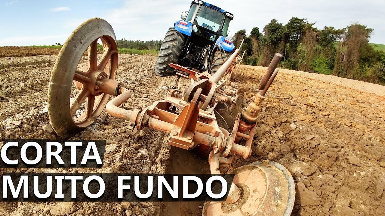 TOMBANDO TERRA COM ARADO DE ARRASTO 5 DISCOS