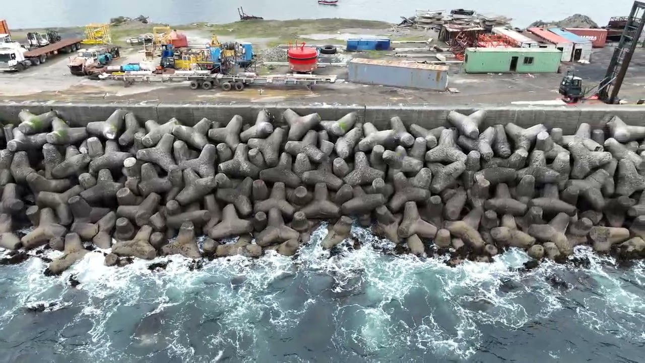 Sobrevuelo del rompeolas del Puerto de San Vicente, Chile