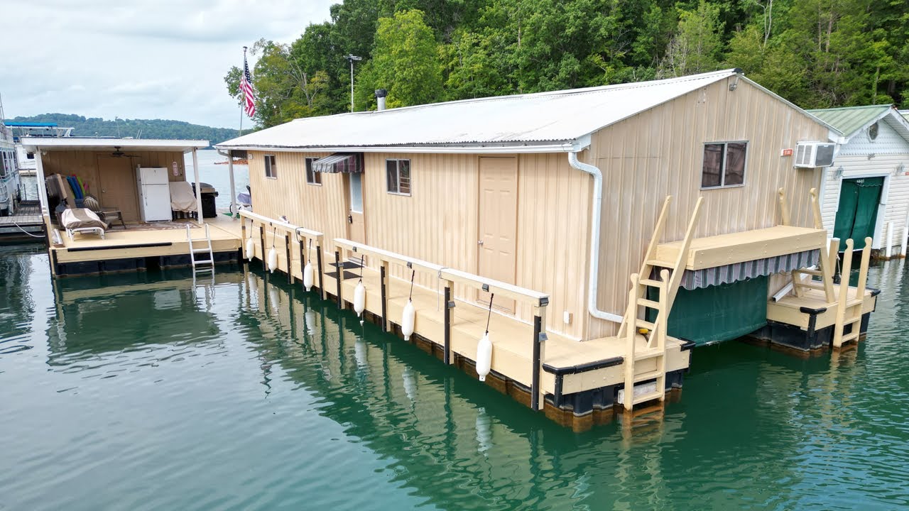 SOLD - 15 x 45 Floating Cabin/Boat House (Approx 610sqft of Living Space) on Norris Lake Tennessee