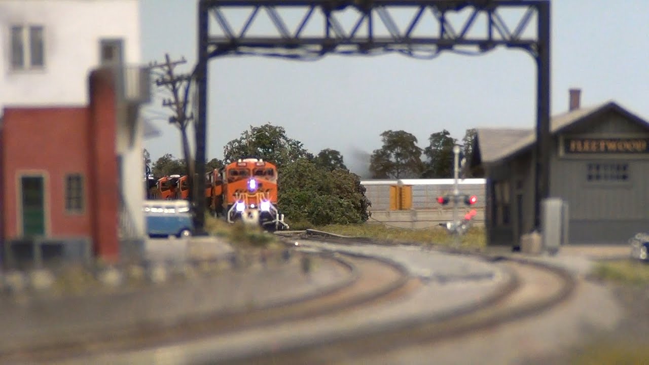 Scale Trains GE ES44AC BNSF 25th Anniversary Heritage III