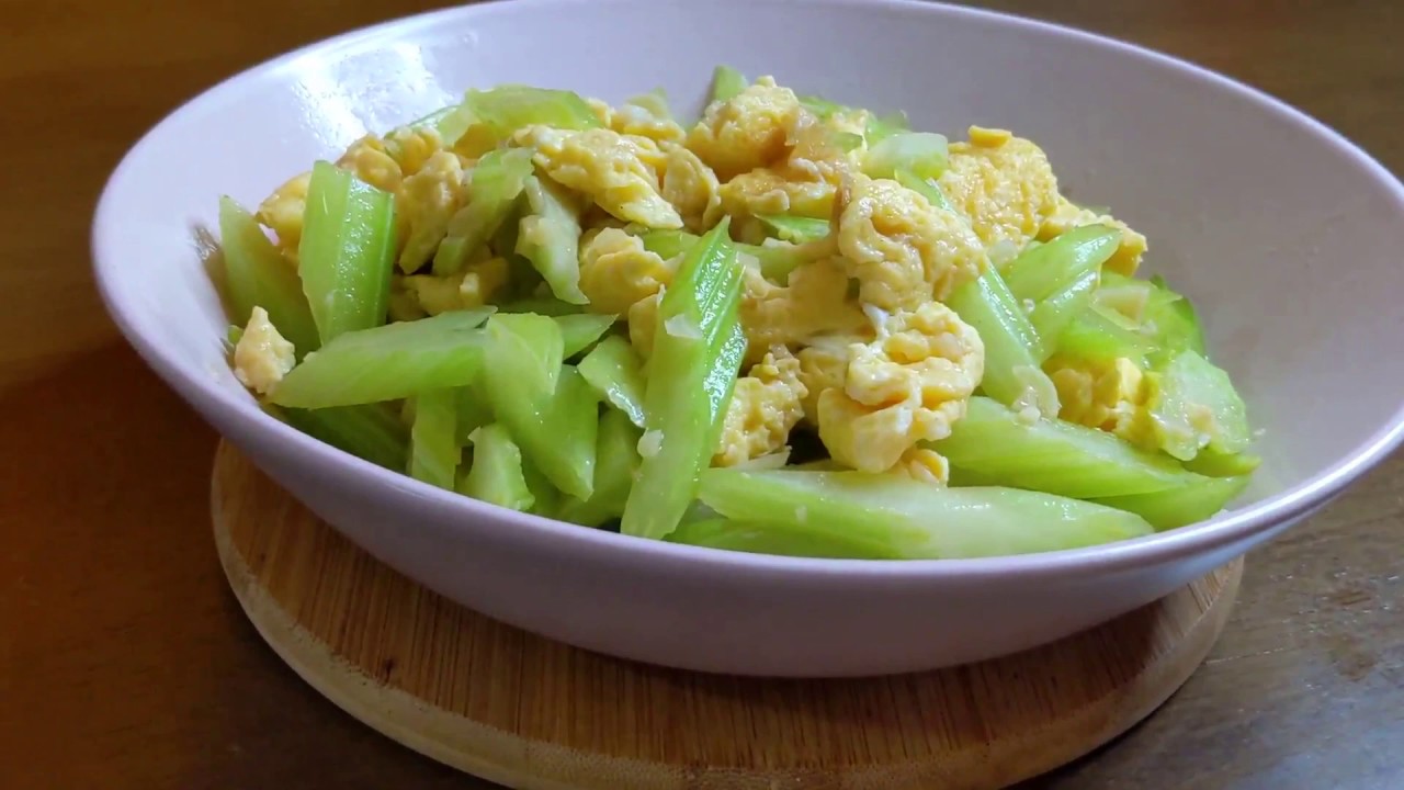 Stir-fry Celery with Eggs | 蒜香芹菜炒鸡蛋
