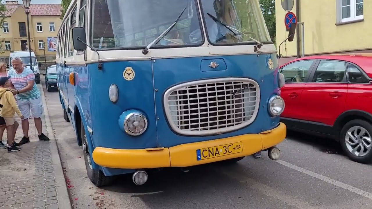 Wycieczka autobusem retro Jelcz „Ogórek” z Muzeum Komunikacji w Paterku w akcji  