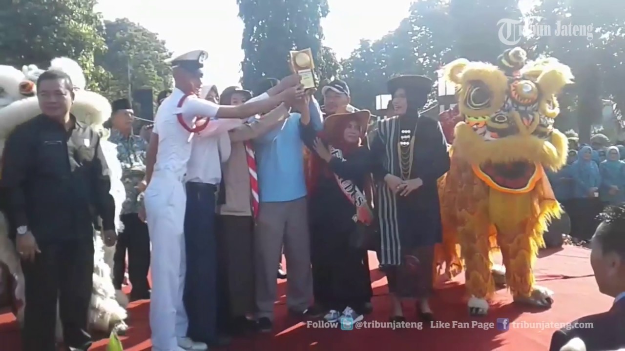 Kemeriahan Kirab Adipura Kencana di Alun-alun Kudus