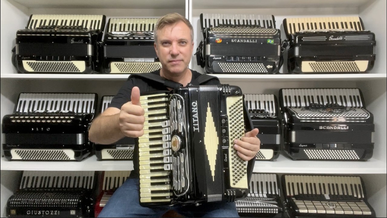 Acordeon Titano - Model Grand - Terça Oitavada - 7/3 Reg - 8.9 kg - 43 cm - Jeferson Oliveira