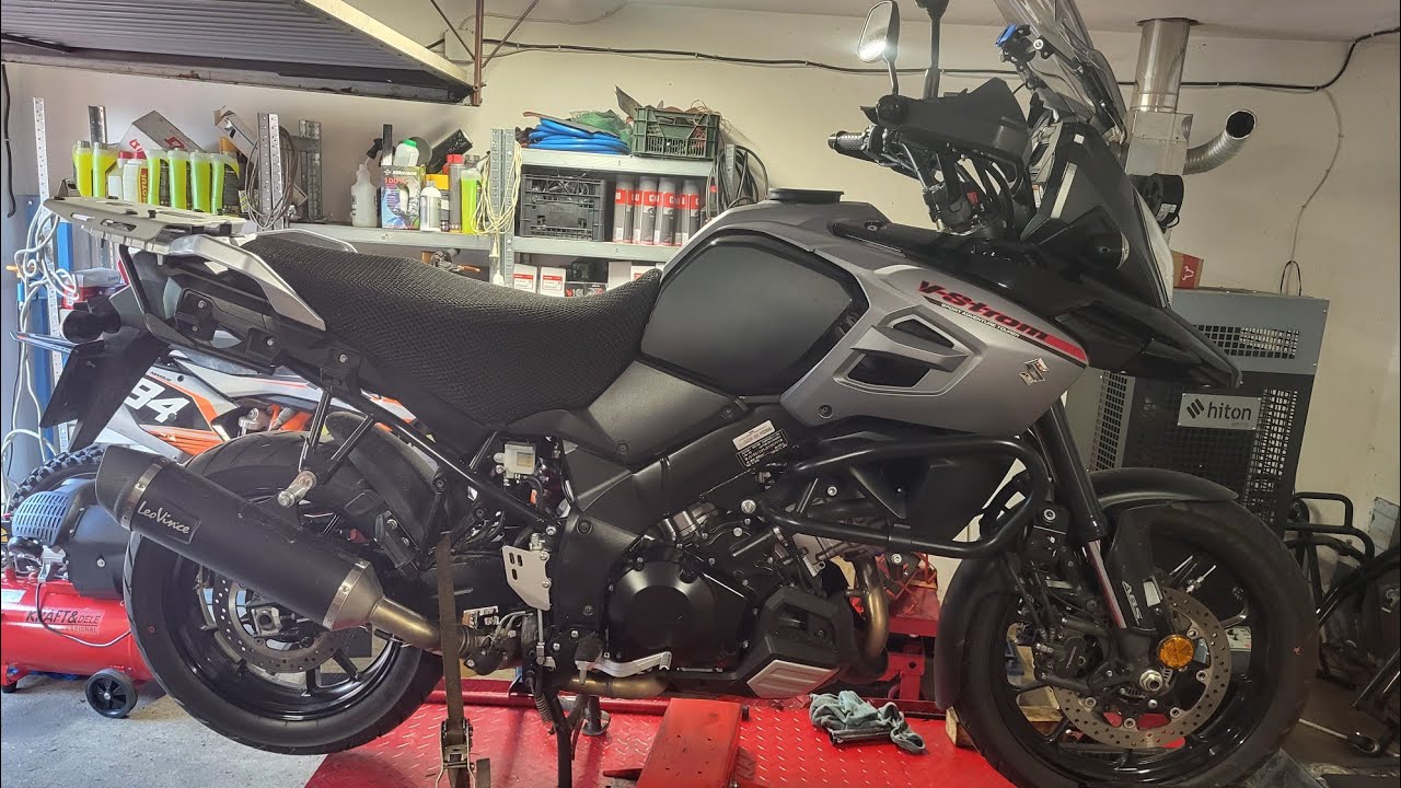 Suzuki DL 1000 przegląd oraz montaż olejarki.