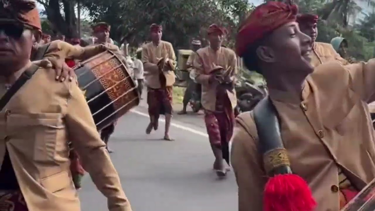 Pesona penampilan bapak bapak sasak di saat  acara nyongkolan
