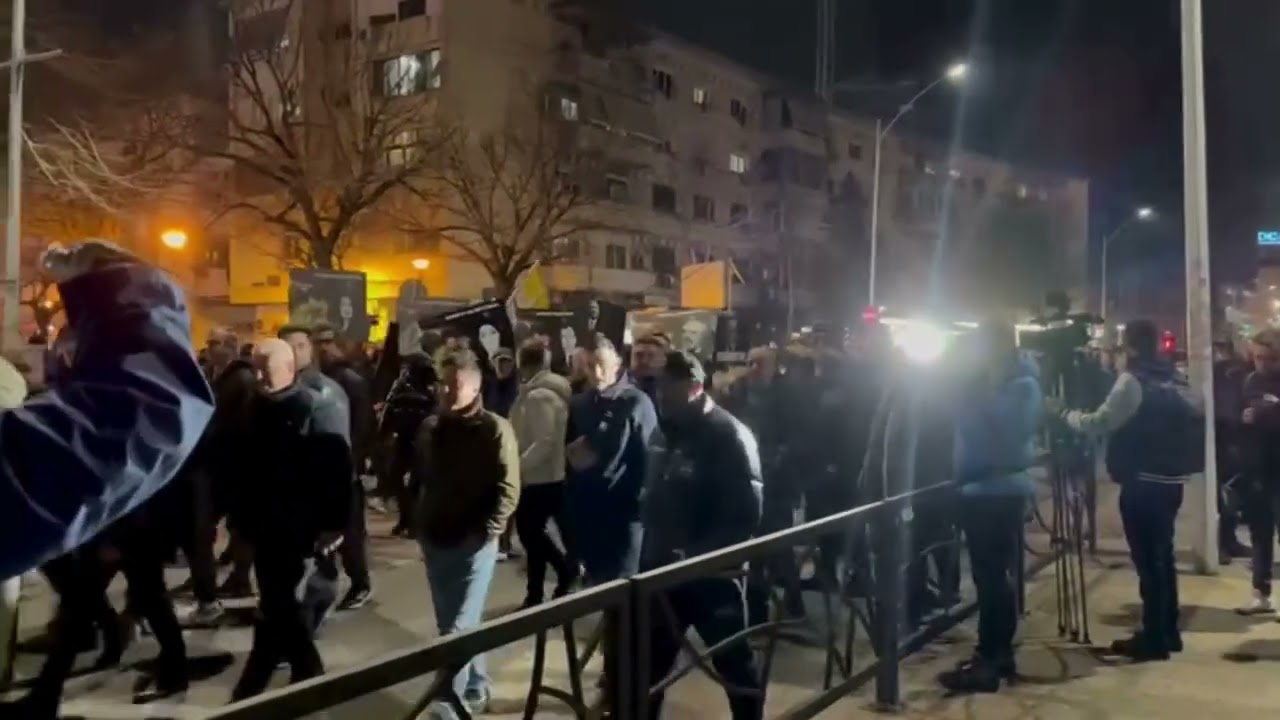 Top Channel/ Shi fishekzjarrësh dhe molotovësh, cfarë ndodhi sot gjatë protestës së opozitës