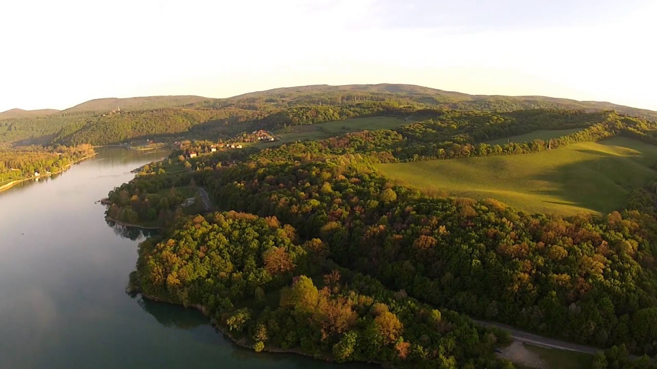 Orfű mad&aacute;rt&aacute;vlatb&oacute;l │ Orfű from bird's eye view