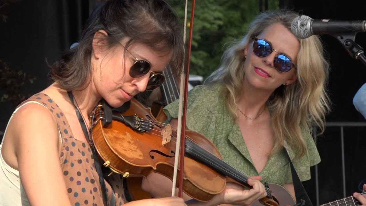 Aoife O'Donovan & Hawktail 
