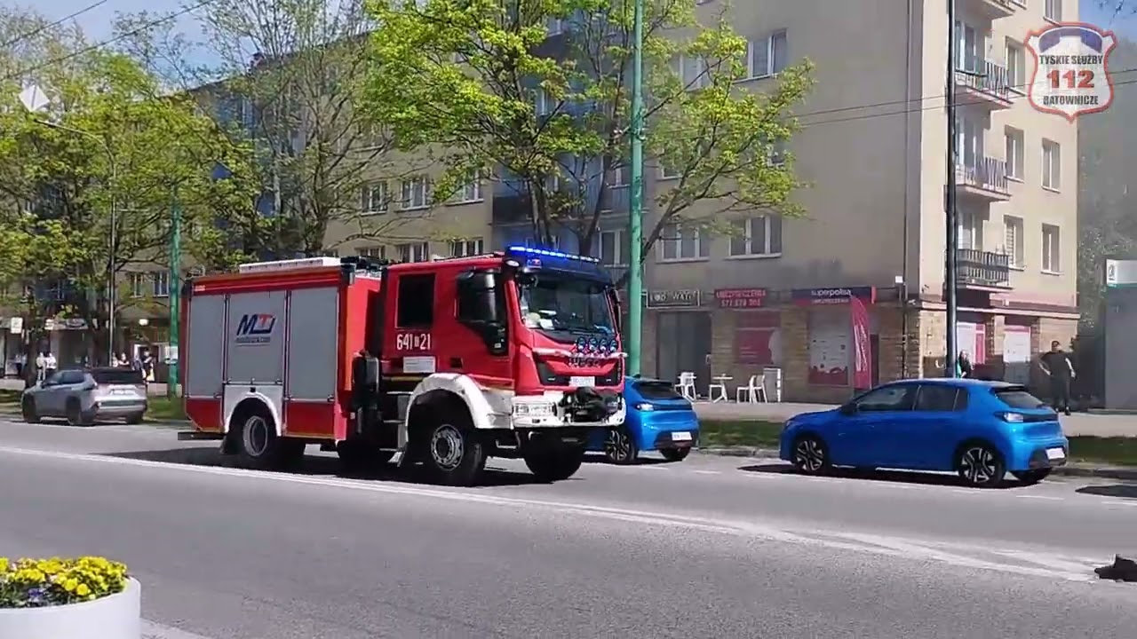 Pożar samochodu na ul. Grota Roweckiego. Dojazd zastępu JRG Tychy i działania na miejscu