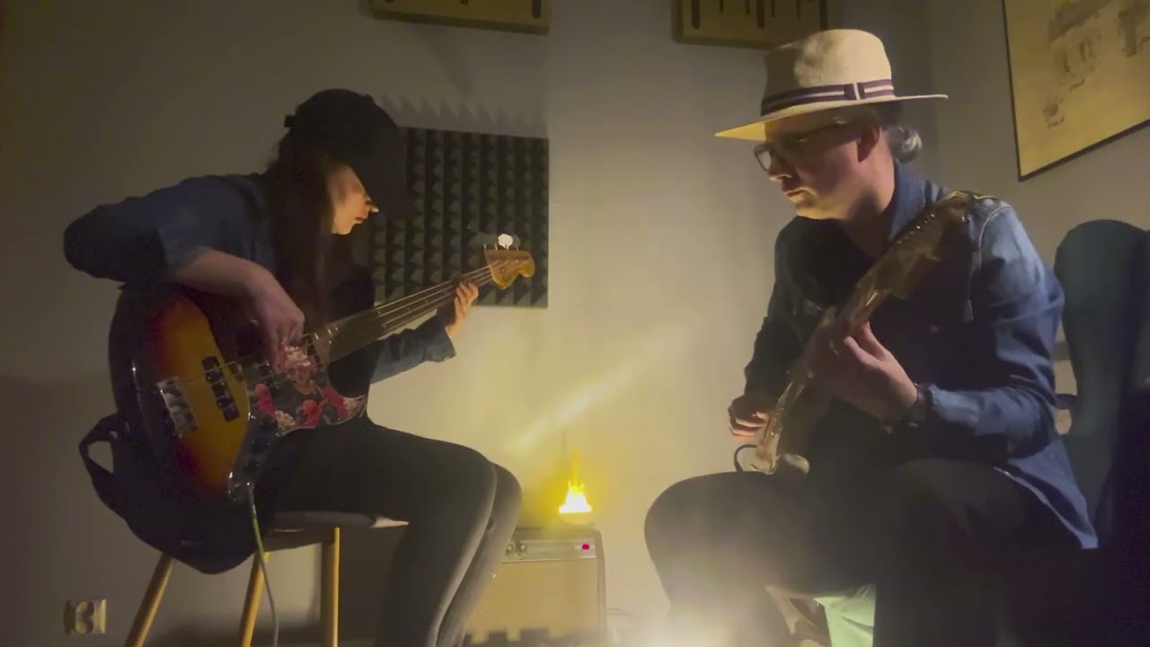 Englishman In New York (Sting) - Guitar & Bass Cover Live Loop