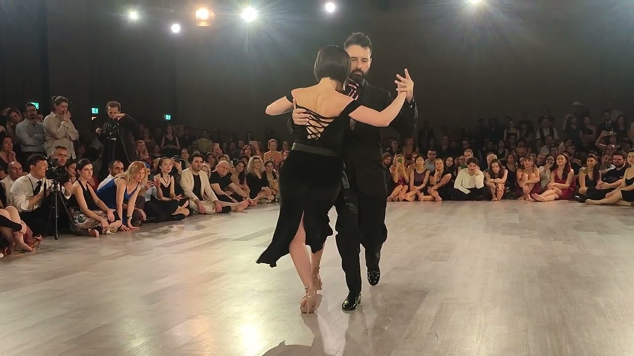 Poignant Tango Performance by Javier Rodriguez & Fatima Vitale - 