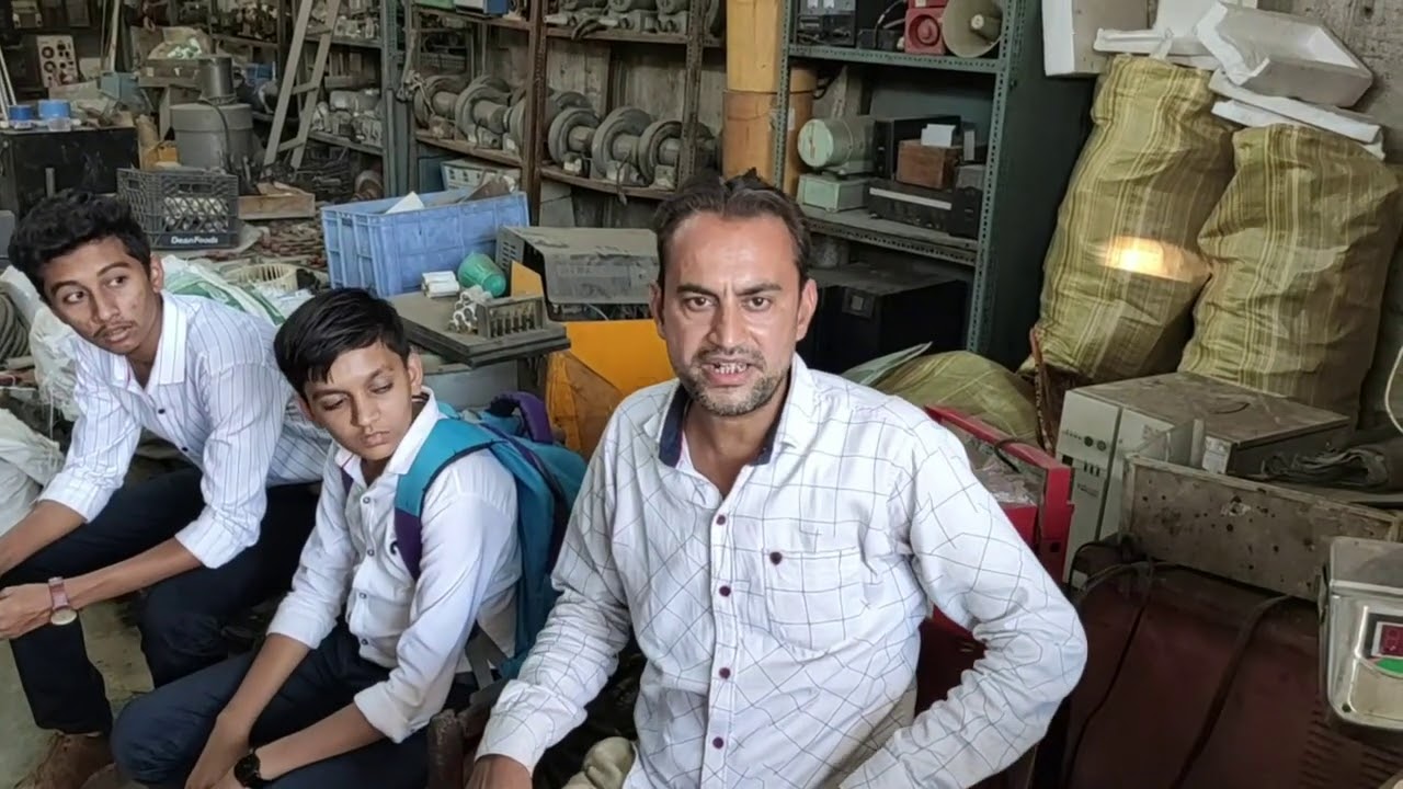अलंग शिप ब्रेकिंग मरीन का टेलिस्कोप जहाज पुरानी बैटरी बहुत सारा शिप ब्रेकिंग का सामान alang market