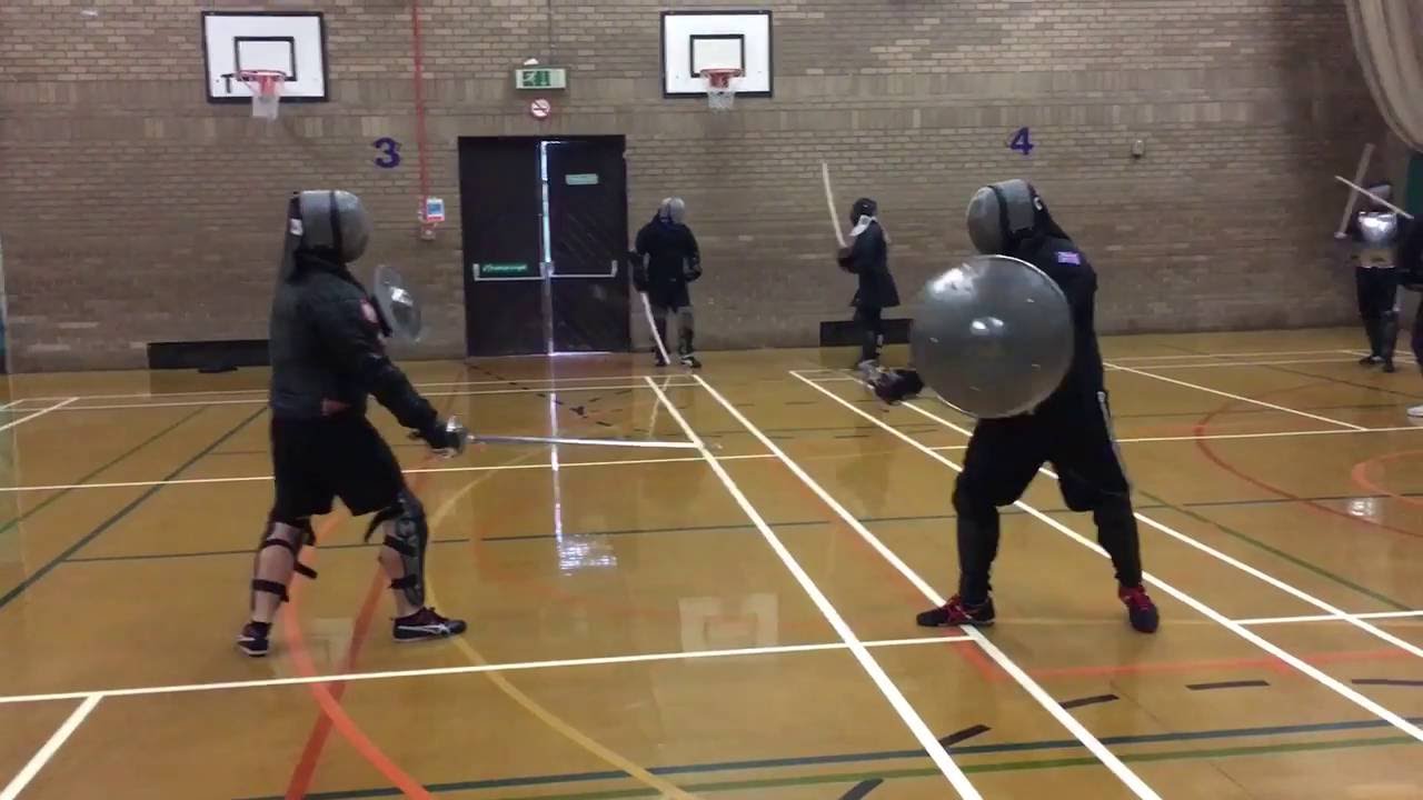 Rapier & shield vs Rapier & Buckler