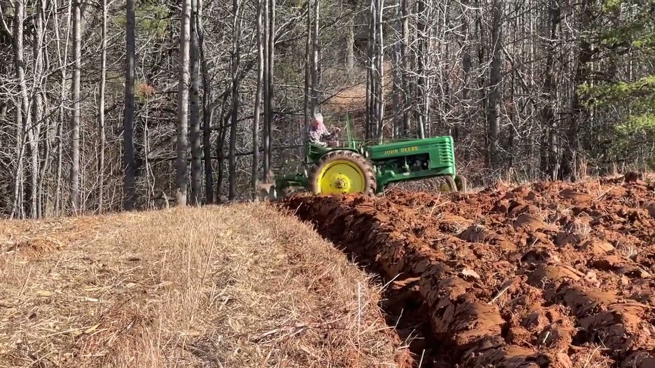 John Deere H5/H10 plow in action