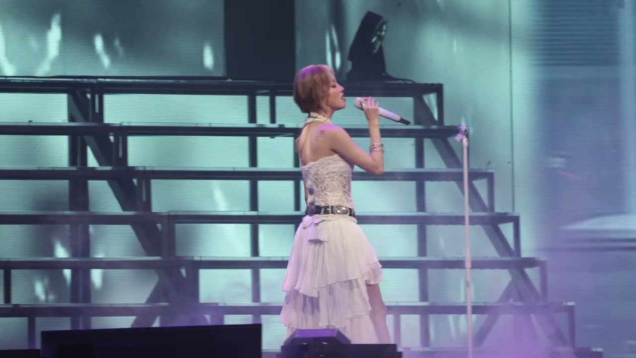 【4K Fancam】250927 Yuqi Fancon in Guangzhou 7  背對背擁抱