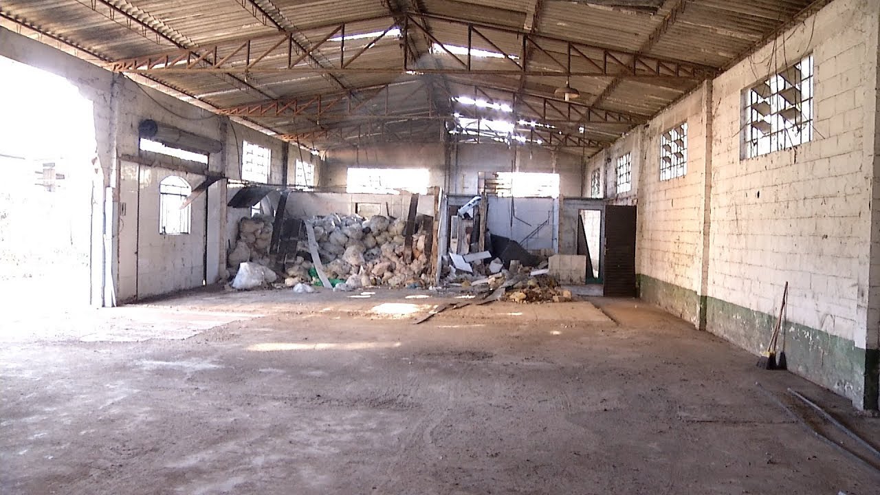 DIVINÓPOLIS: Lixo hospitalar é retirado de galpão