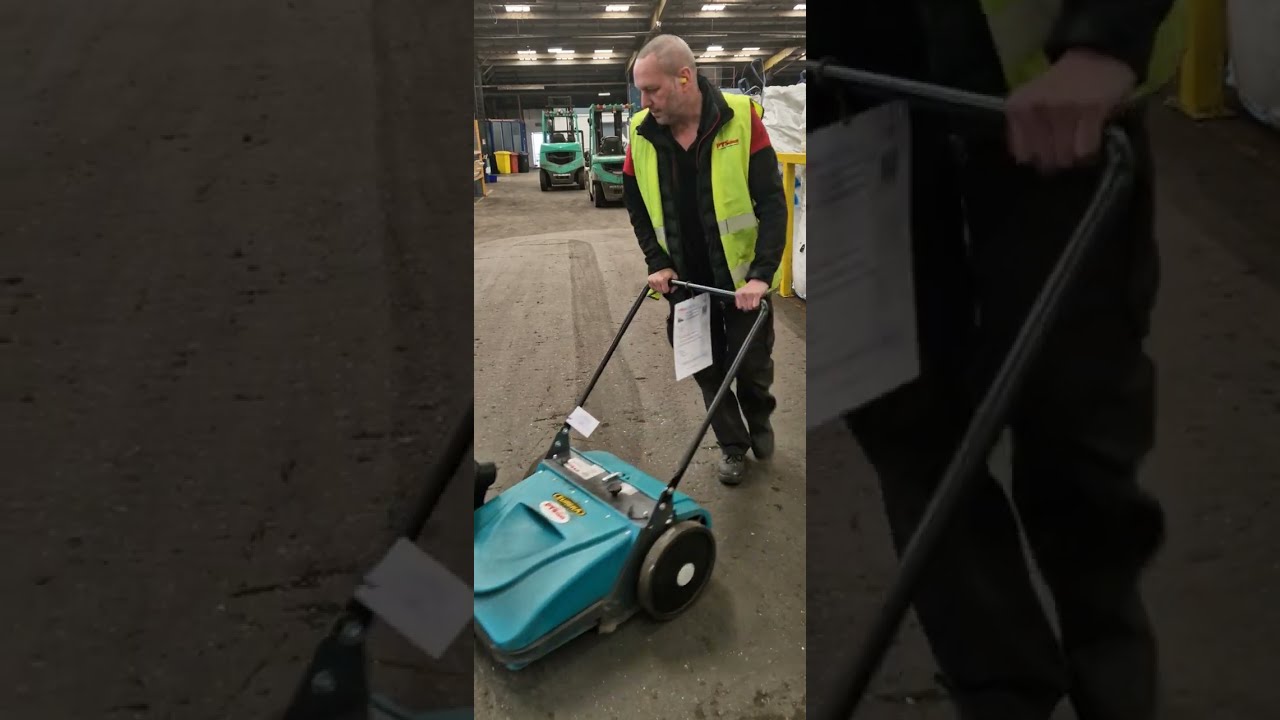 Picobello Robust Industrial Manual Warehouse Sweeper