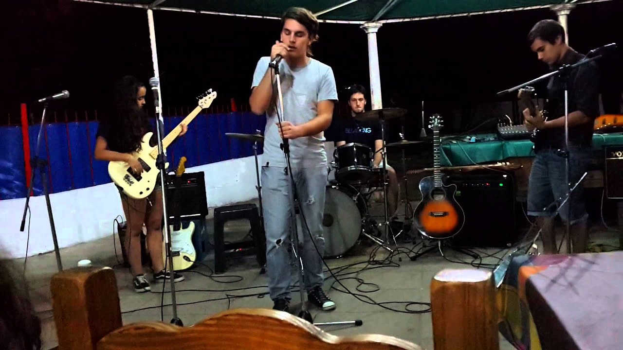 Under the Brige, Bar de Campo