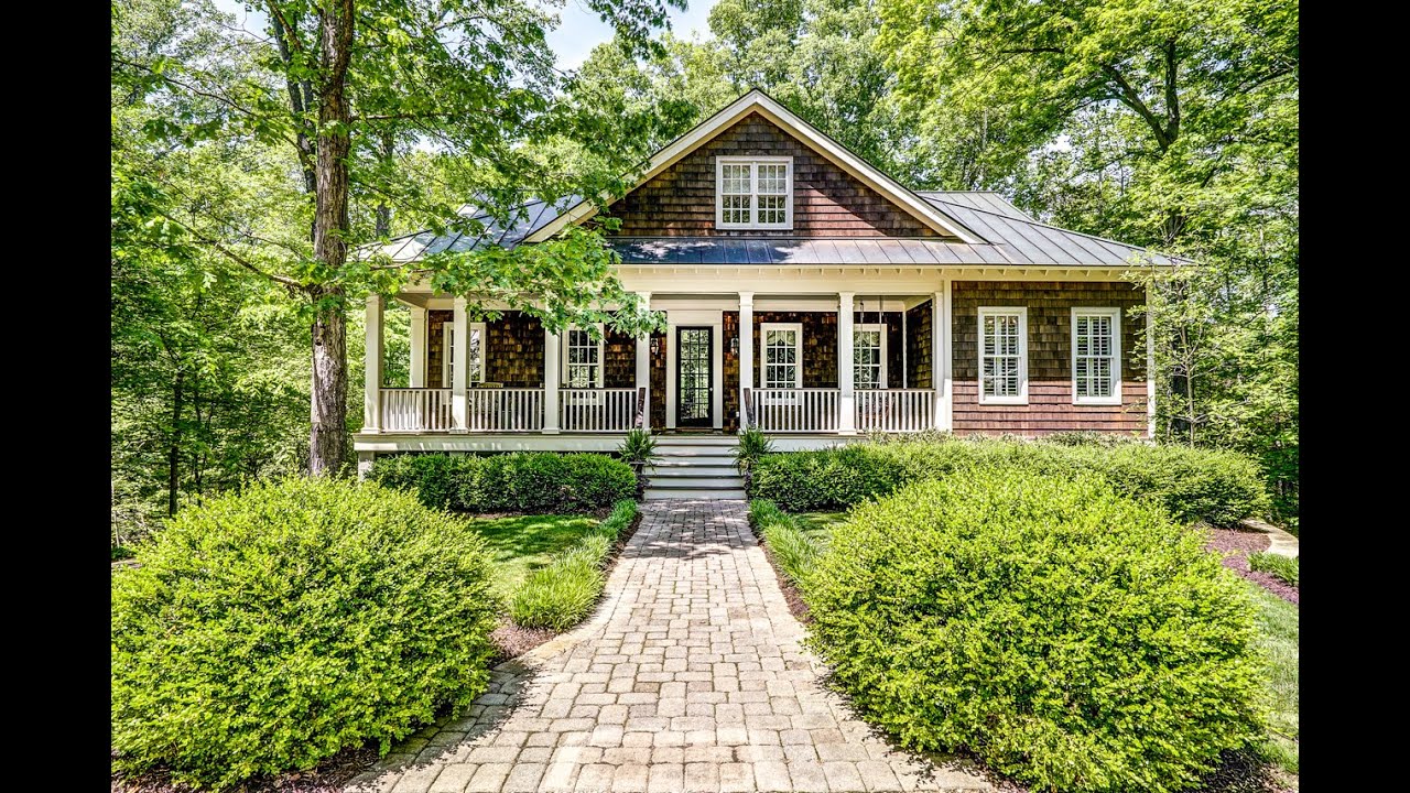 356 Glenwood Lane on Carter's Creek in Irvington, VA