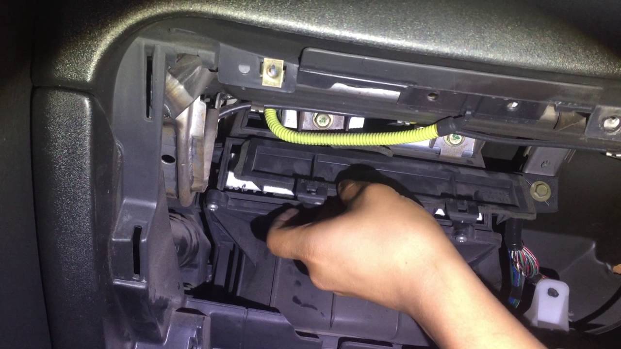 How to: Cambiar filtro de aire de cabina A/C Nissan Sentra 02-06