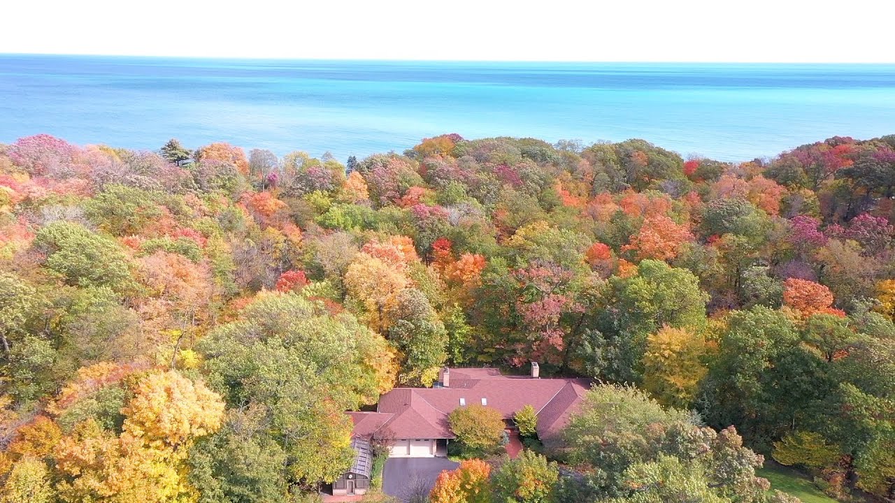 1553 Knollwood Lane - Highland Park, IL