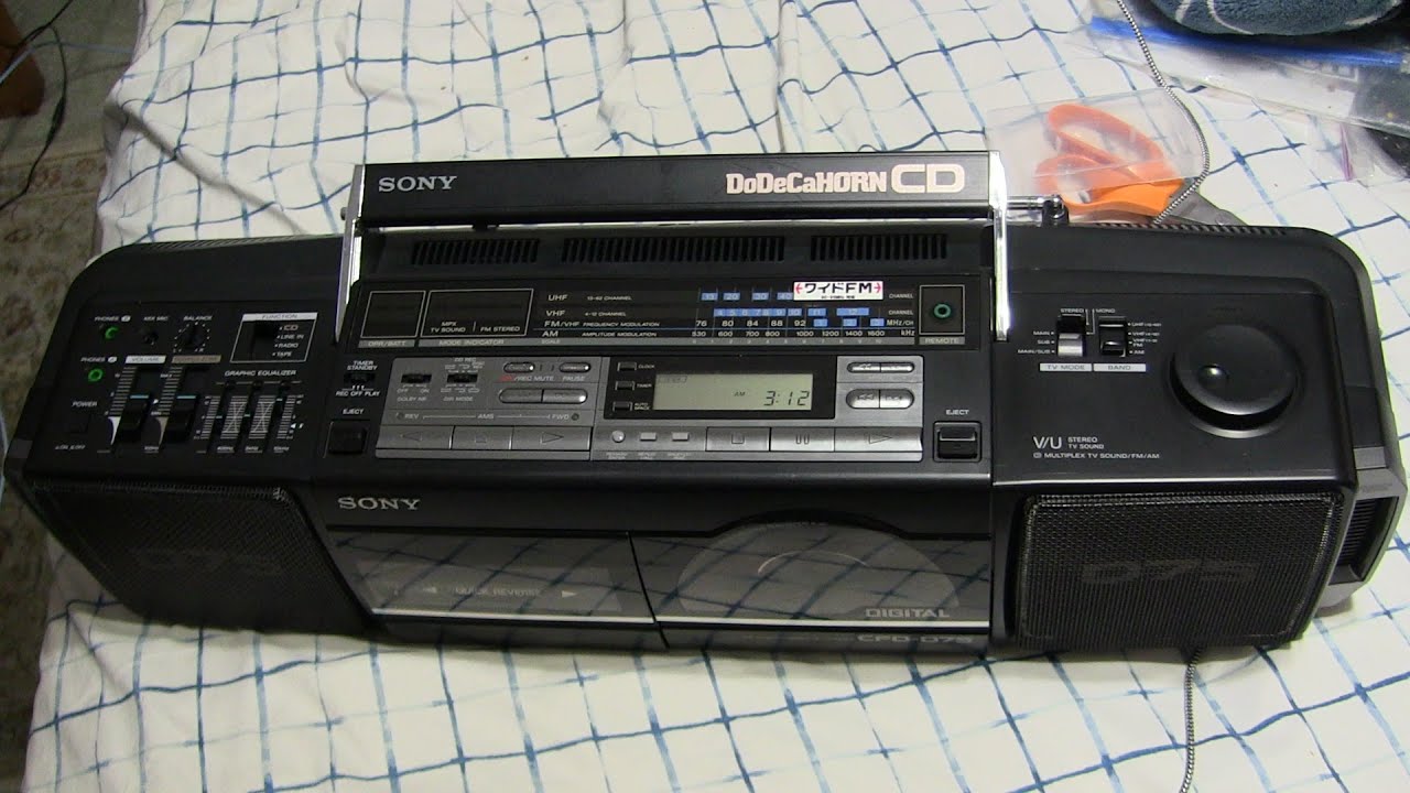 Распаковка и воспроизведение кассетного CD-радио Sony CFS-D75 DoDeCaHORN, 12 ноября 2025 г., b120...
