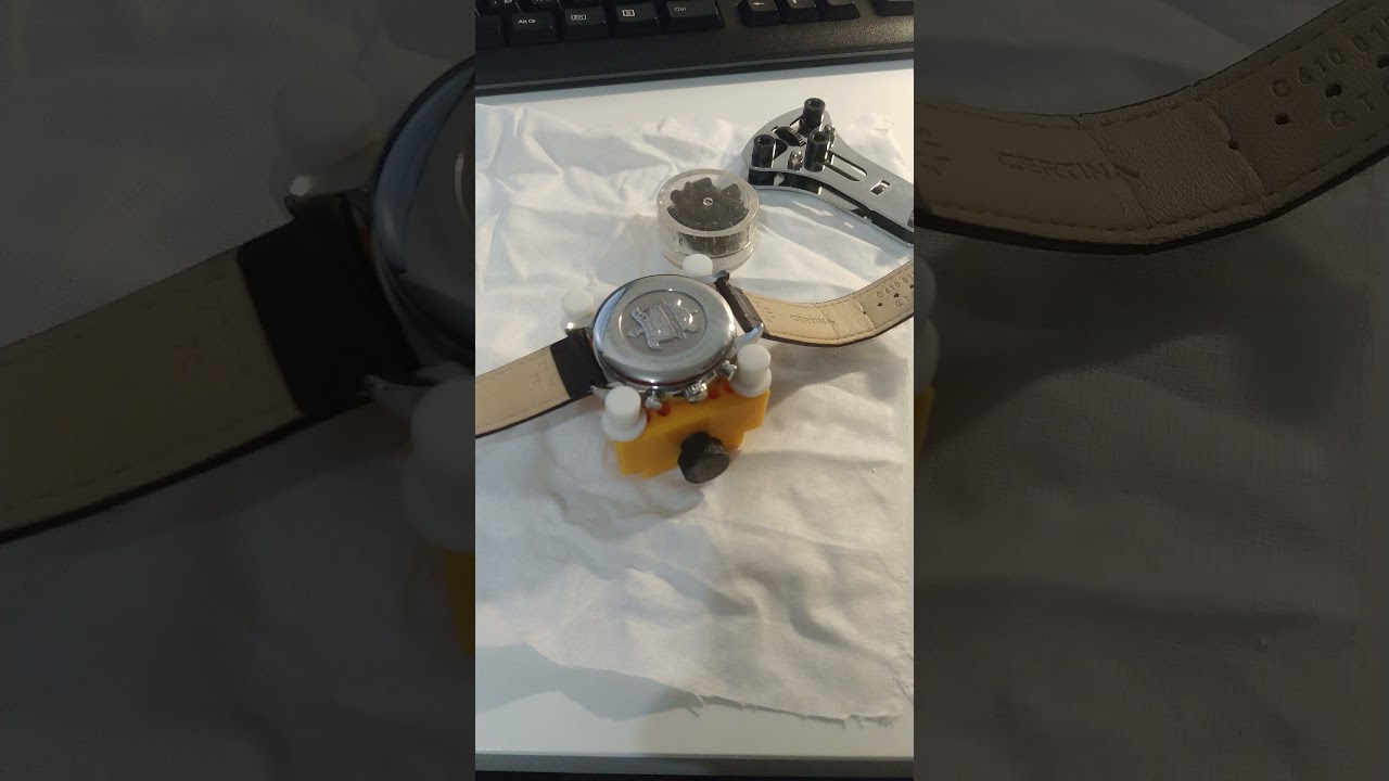 Certina DS-8 Open the cover to change battery Заменить батарейку