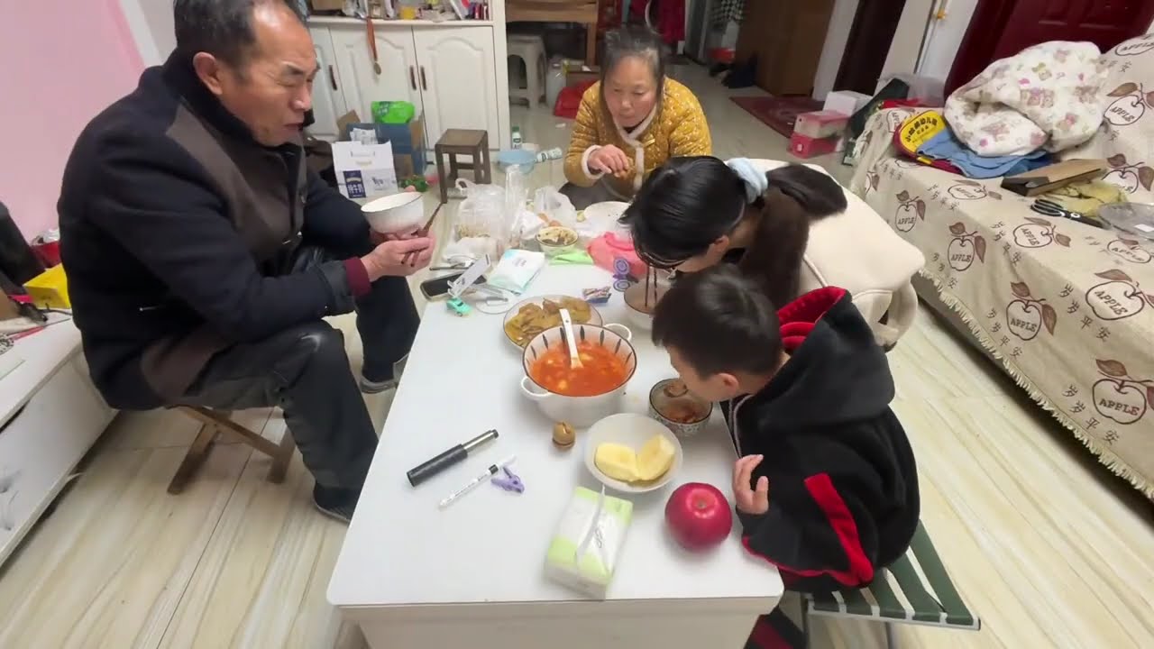 每个月初给老公存生活费、河南开学倒计时，爸爸妈妈整天在包子铺忙碌着打扫卫生，我和小宝也快要搬进新租的房子里了拉#河南姑娘在内蒙   #抖音