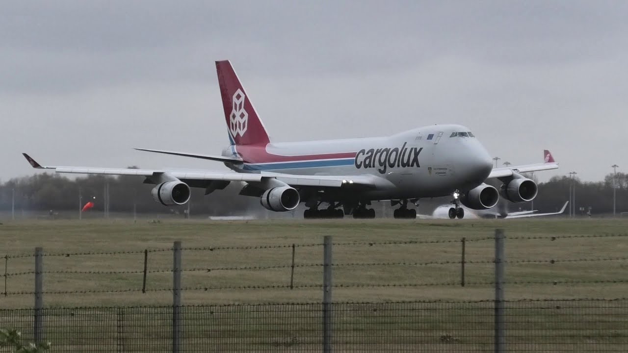 Stansted Airport (STN) 1 - Arrivals and Departures