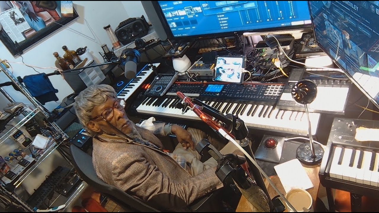 CARLTONDMOXLEY's Live broadcast. STUDIO A
