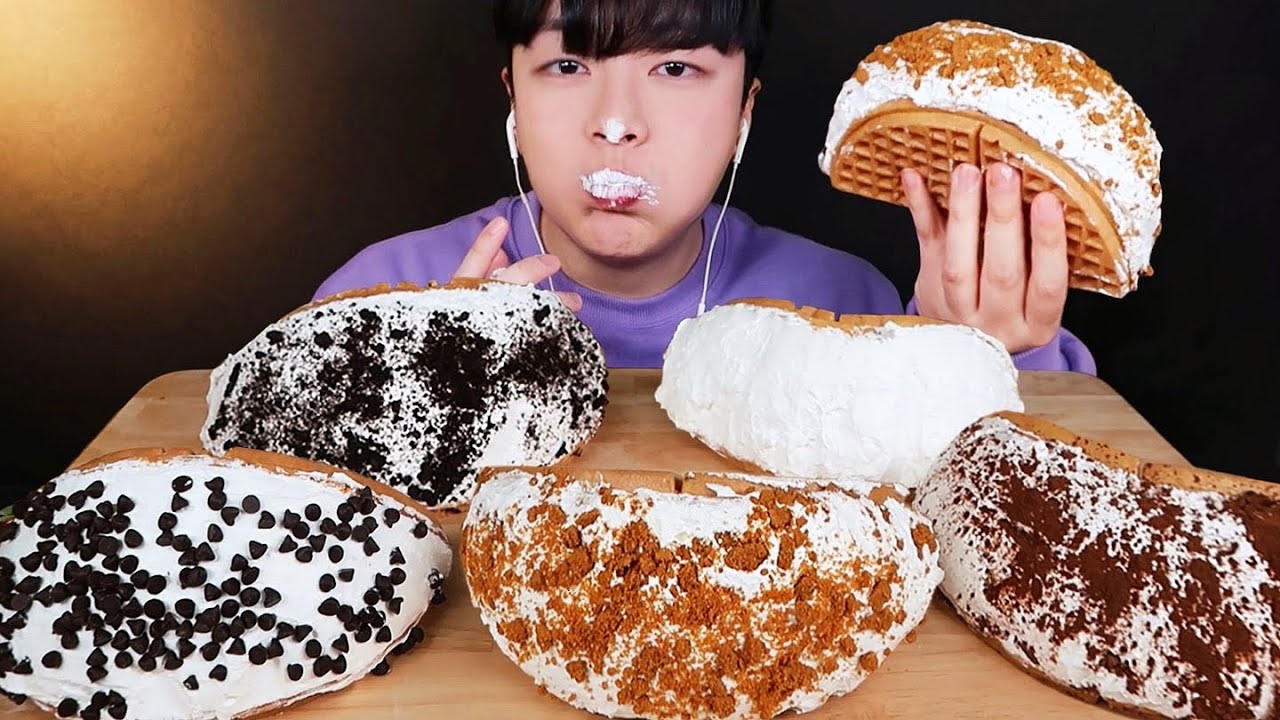 SUB)폭신폭신한 우유생크림 와플 먹방☁ (ft. 대왕딸기🍓) 리얼사운드 Soft and Creamy Waffle Mukbang ASMR
