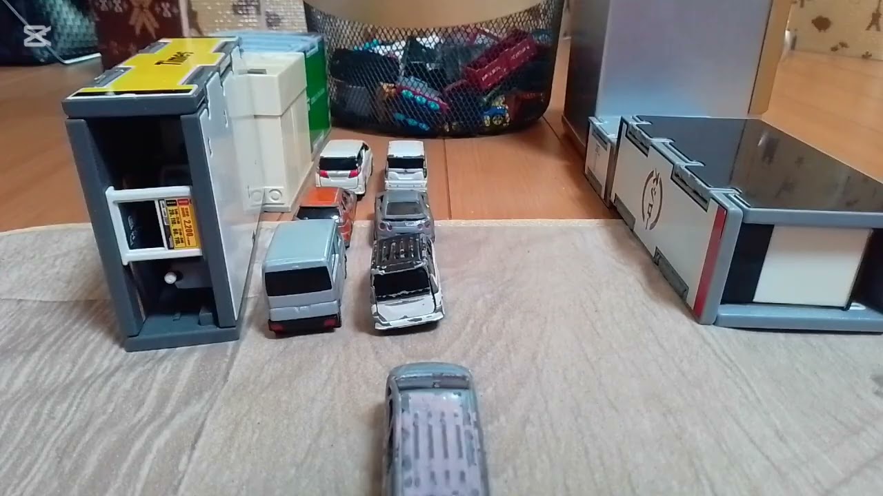 【オピコちゃんのドライブ】トミカコマ撮り　オピコちゃんがドライブで渋滞に巻き込まれました