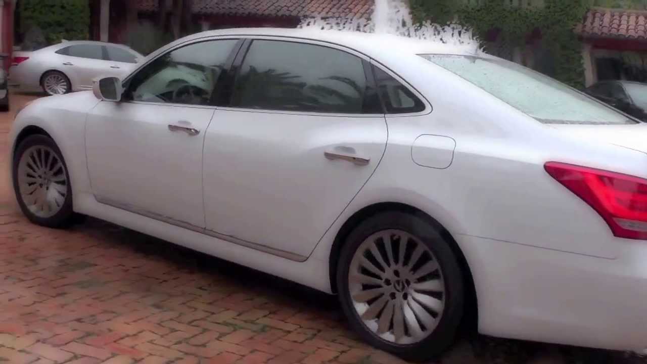 2014 Hyundai Equus drive under the rain in Miami
