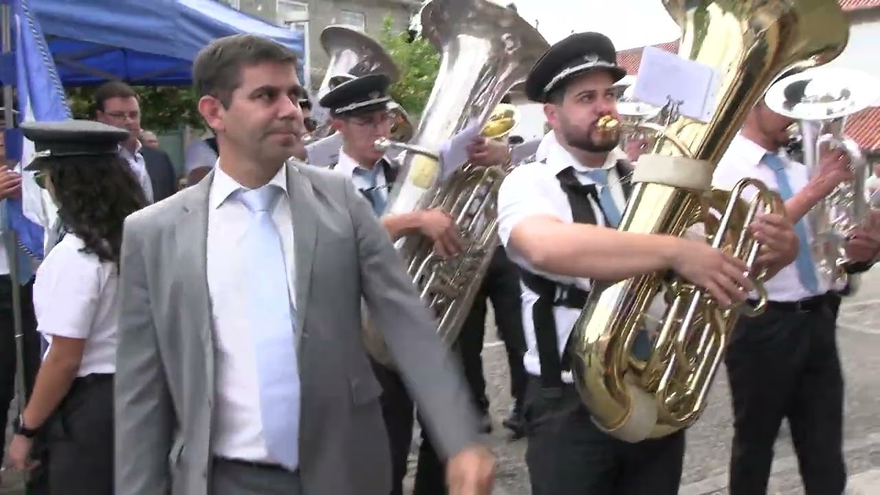 Banda Musical de Fajões (Direção: Maestro Bruno Costa) Marcha 