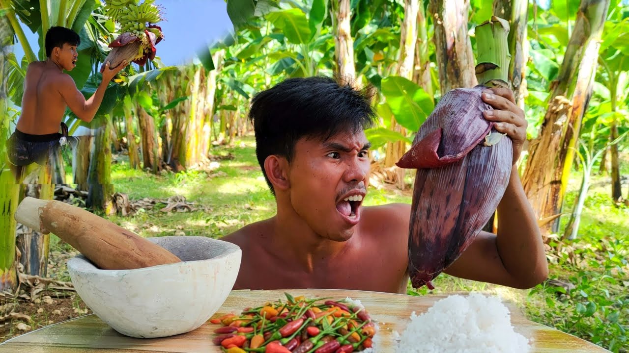 Eating Banana Flower with Spicy Chili & Salt (Mouth Watering) Boy Tapang 🌶️🔥🥵