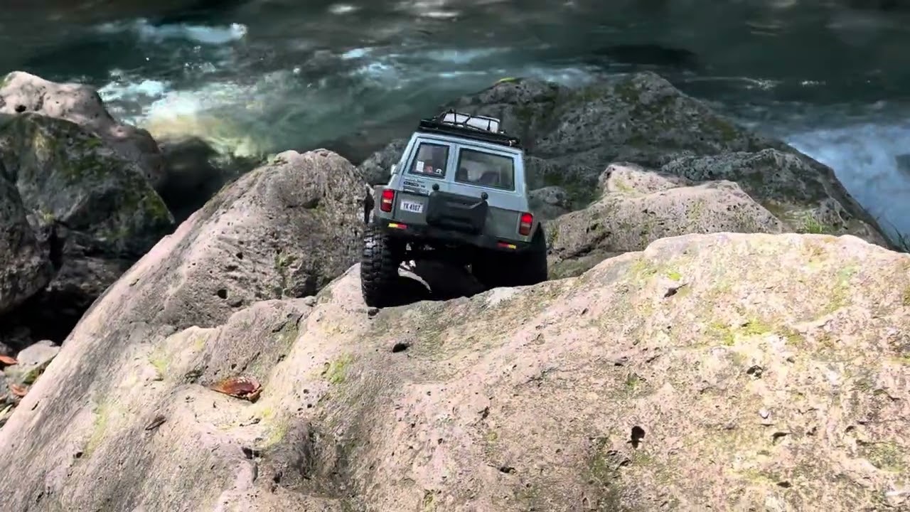 YK4107 NISSAN PATROL Y60 trail at Kinomata river Nasushiobara in Japan