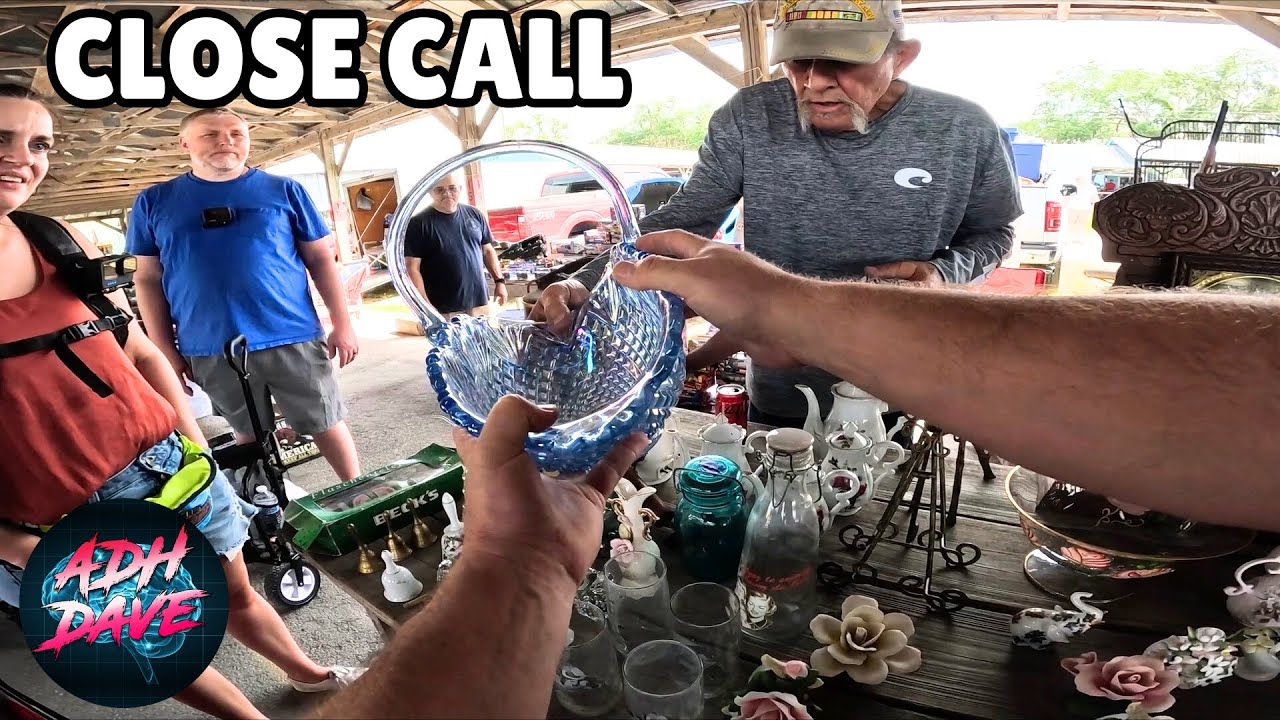 Suspicious Seller Behavior at the Flea Market
