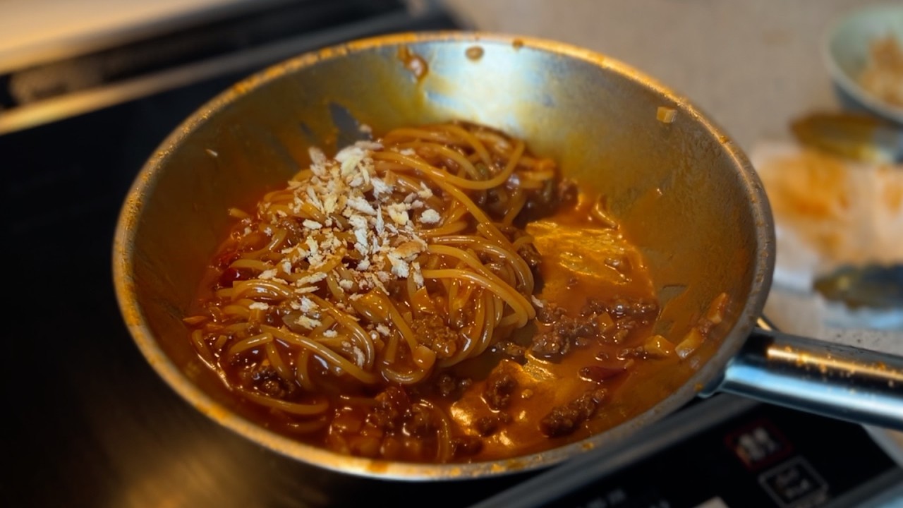 Garlic, Chili, and Ground Meat Pasta