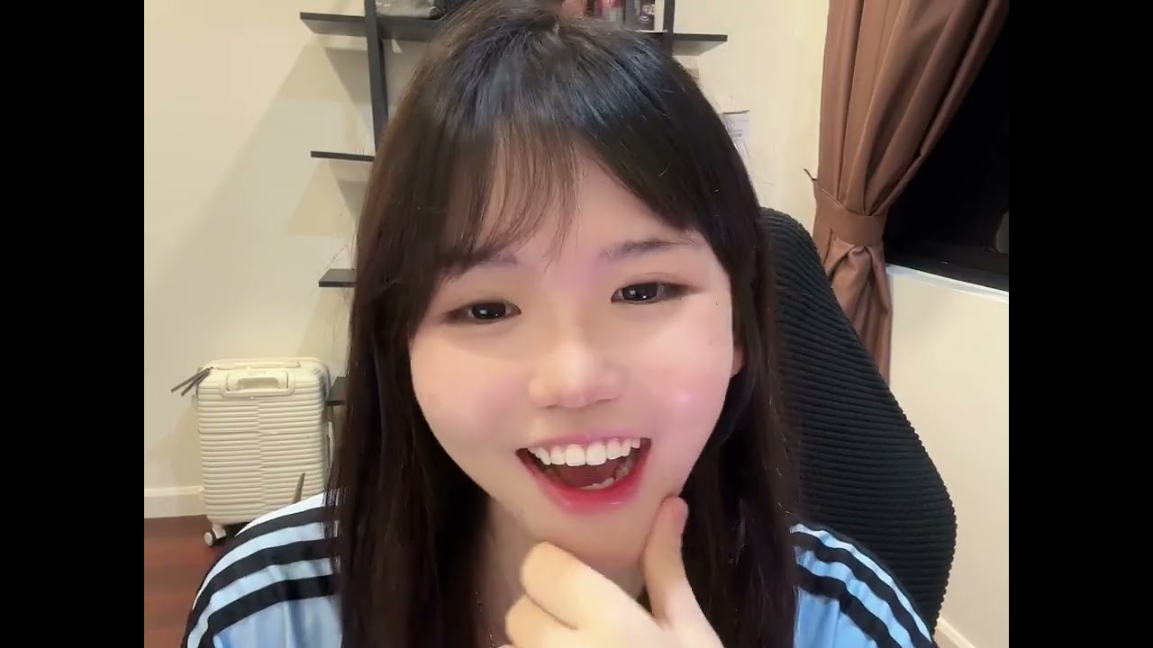爱吃土豆丝🥔🔥馨妮正在直播💕2025 12 18 22 31 21🎬