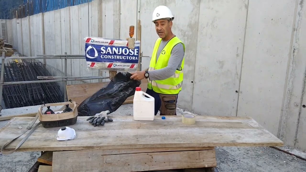 Lubricación del cable de elevación de la grúa.