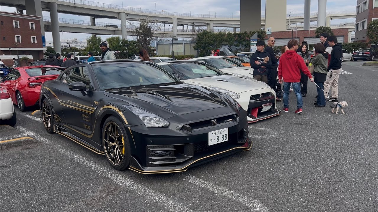 Cars Leaving Daikoku Pa. Car meet