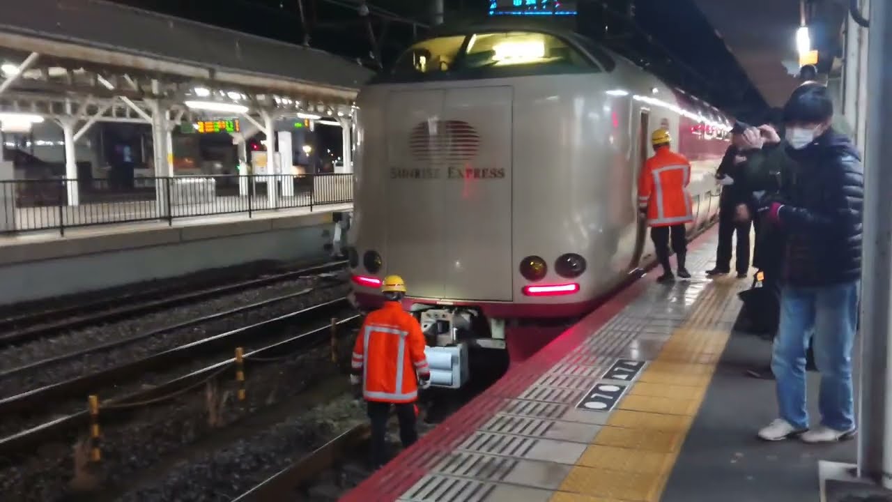 岡山駅寝台特急サンライズ瀬戸号、出雲号東京行 到着～連結～出発