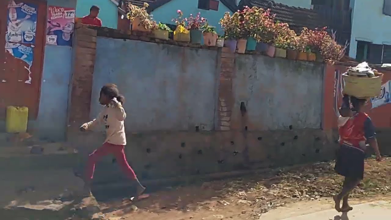 TALATA COLAS RN34 by Andraikiba Ambohijafy to Tsivatrinikamo - Streets view of Antsirabe Madagascar 