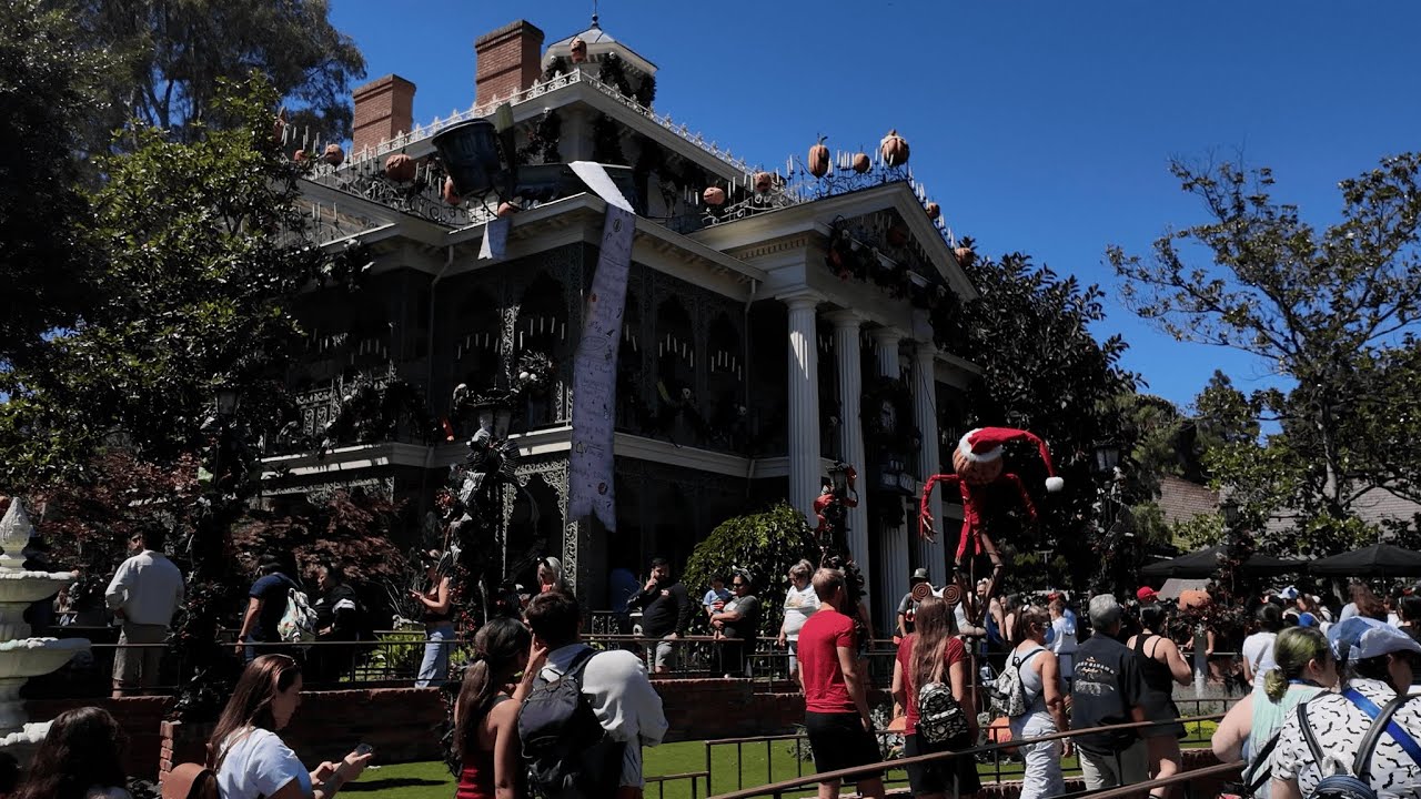 Haunted Mansion Holiday 2025 - Disneyland Ride Through