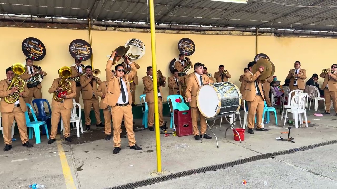 GRAN BANDA NUEVA SINFONÍA YAMOR - mix chimaychi en Huancayo 