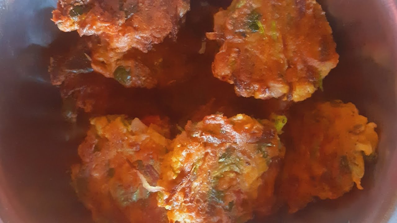 #একদম লাল লাল মুচমুচে কুড়িয়ে আনা সজনে ফুলের বড়া।