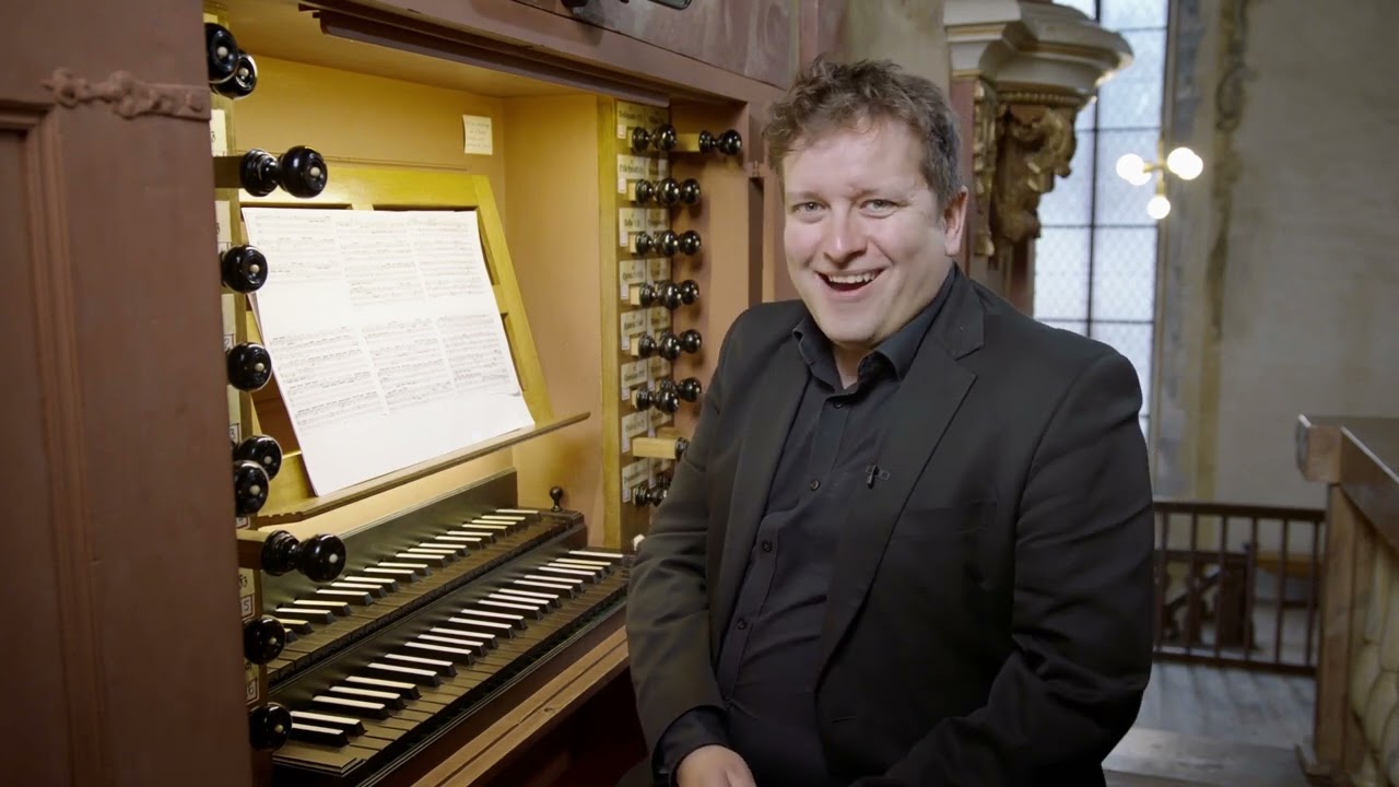 Daniel Moult introduces Bach's Fugue in C major, BWV 564