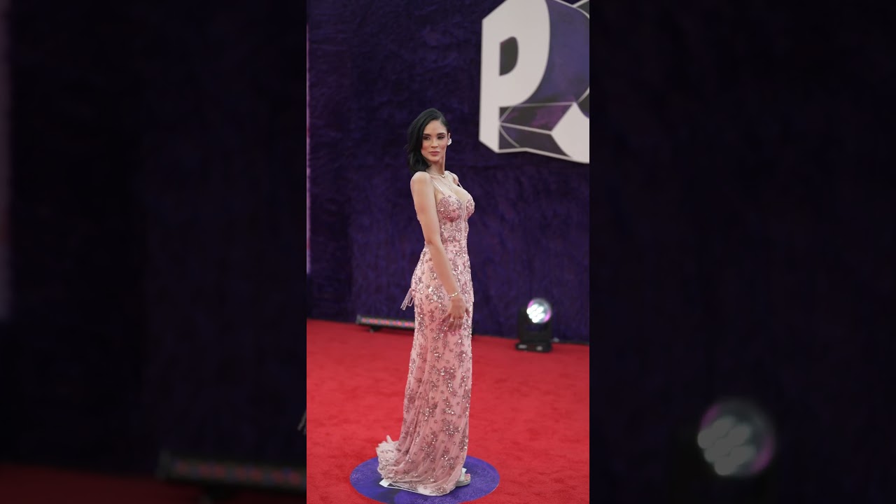 📸 Alexandra Pomales arriving at the Premios Juventud 2023 #fashion #style #moda